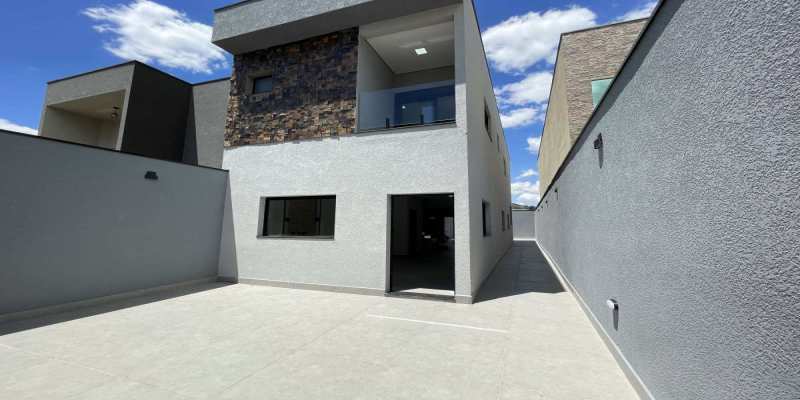 Casa à venda, com 3 quartos, 136m² - EBS Imóveis